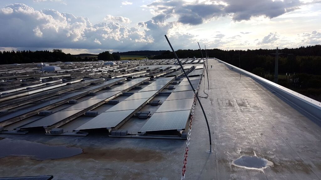 Photovoltaikmodule auf einem Gewerbedach